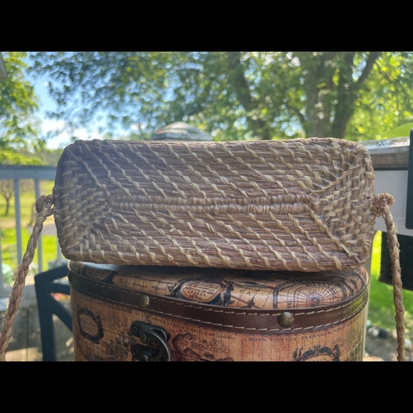 Charming Helen Kaminski Raffia Basket Purse - Picture 5 of 14